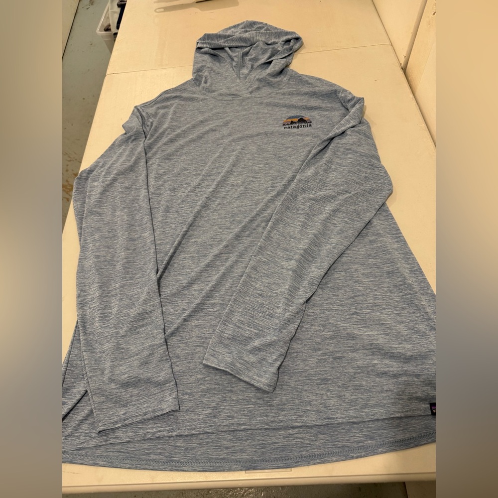 Patagonia long sleeve hooded shirt size XXL